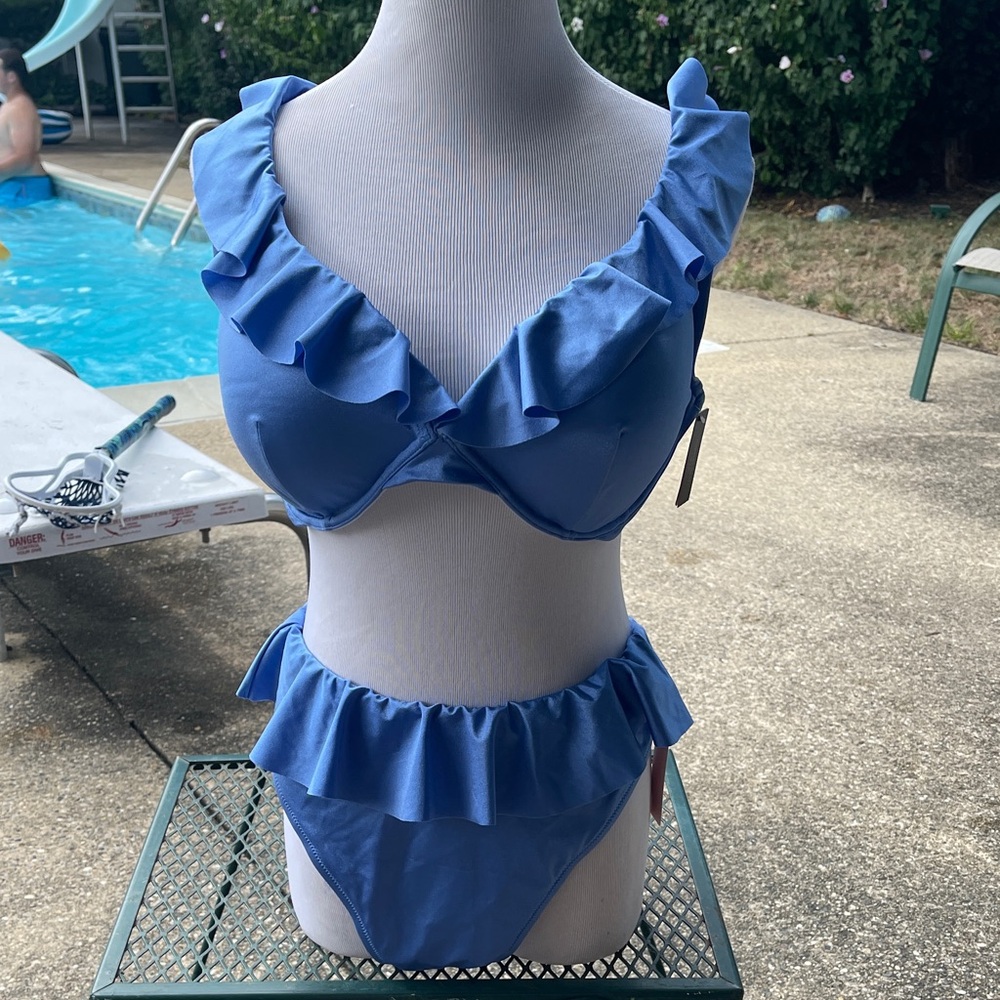 Victoria's Secret Blue Ruffled Bikini NWT size 38DD & large